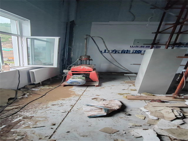 西昌镇地基基础下沉墙体裂缝加固注浆顶升施工